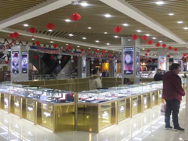 鴻鈦助您挑選玻璃珠寶展示柜 鴻鈦助您挑選玻璃珠寶展示柜