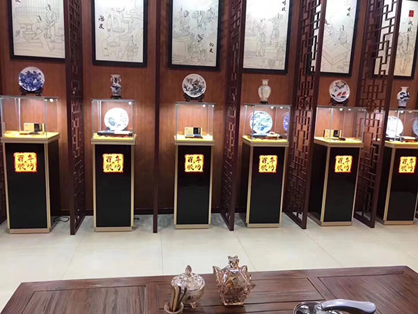 鴻鈦玻璃展柜為您提供玻璃精品展柜信息 鴻鈦玻璃展柜為您提供玻璃精品展柜信息