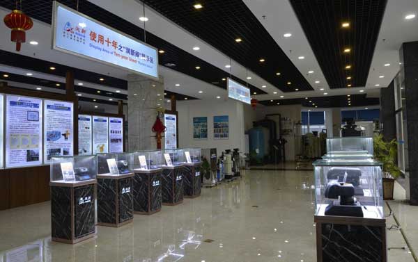 廣州玻璃展柜廠家 廣州玻璃展柜廠家